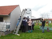 Sněhulák se změnil na Velikonočního zajíce